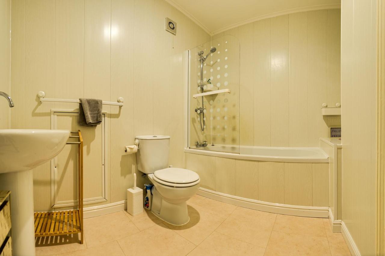 The Whitby Prospect, 2 Bed Apartment With Stunning Views, 2 Mins From Beach Екстер'єр фото